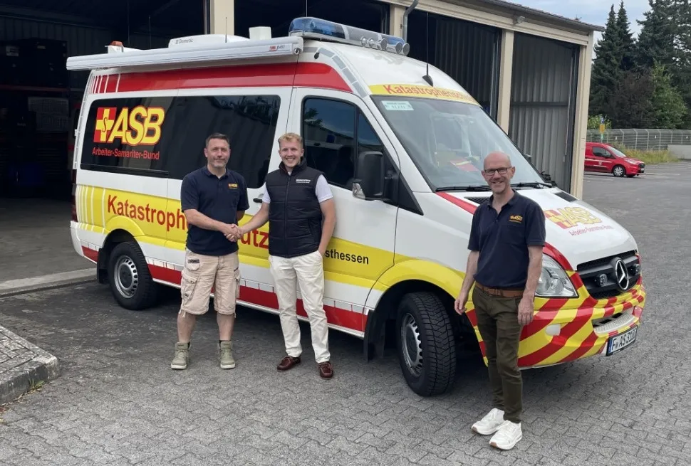 Image of Kai Wagner, Site Manager for Disaster Control in the Rheingau-Taunus district; Fynn Platt, Bridgestone; and Lutz Kleinwächter, lecturer at DHBW and volunteer member of the ASB.